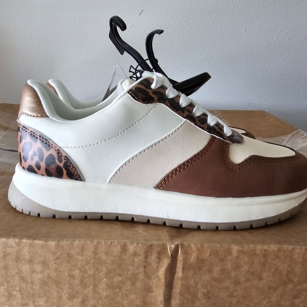 Like New Balance Leopard and Cream Running Shoes sz 6 NWT